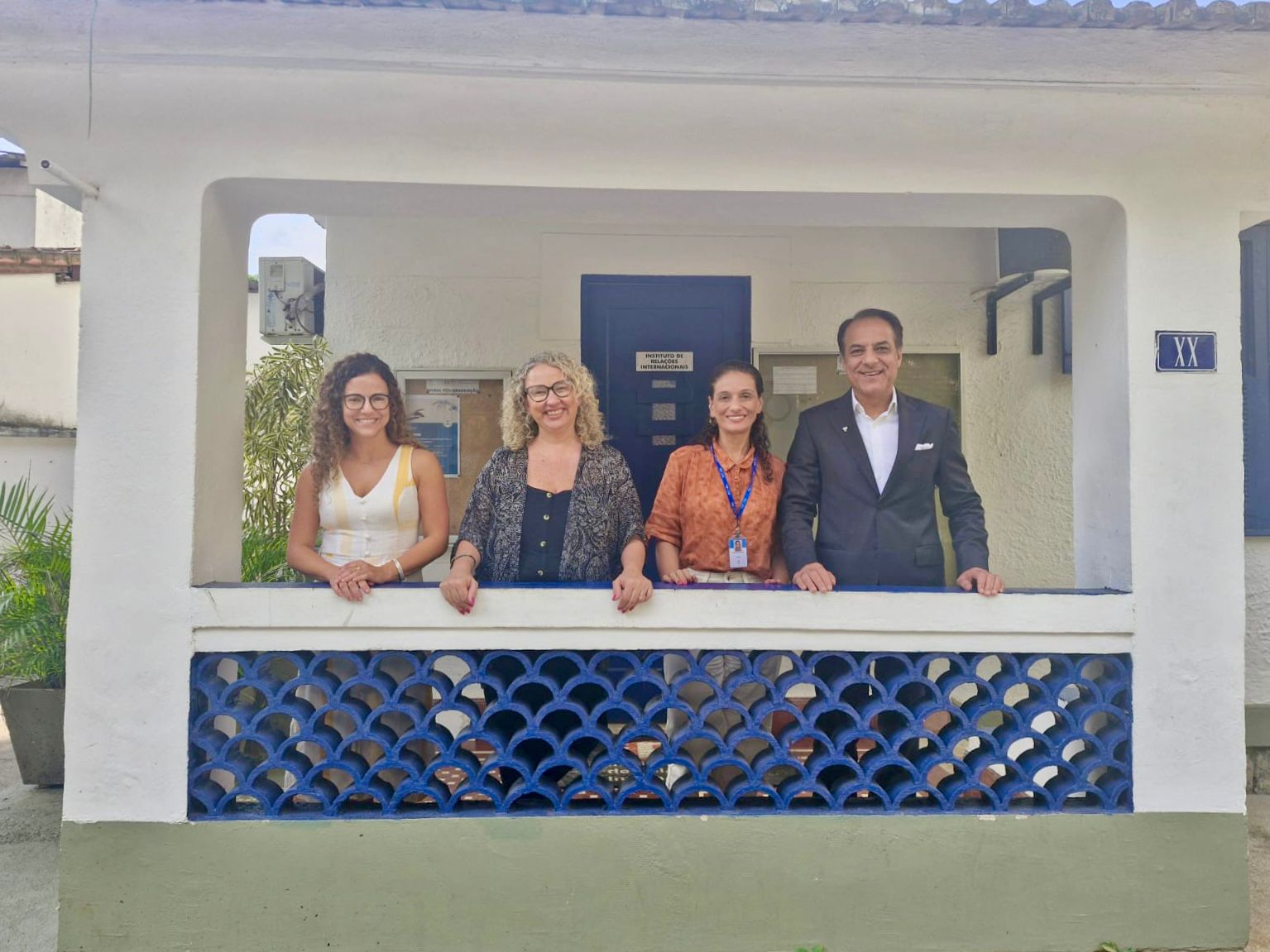 A diretora do IRI, Isabel Rocha de Siqueira, a diretora do BPC, Marta Fernández e a diretora adjunta do BPC, Maria Elena Rodriguez receberam a visita do Ashwani Muthoo, diretor do Escritório Independente de Avaliação (IEB, em inglês) do Novo Banco de Desenvolvimento (NBD)